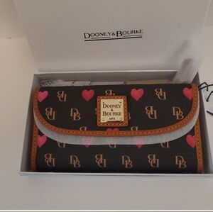 D & B Gretta Hearts Continental Clutch